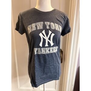 New York Yankees Shirt Womens Medium Gray Silver Spell Out Logo MLB Baseball Tee